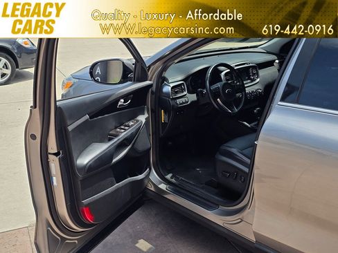 Used 2017 Kia Sorento EX w/ EX V6 Premium Package FWD image 49