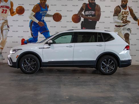 Used 2022 Volkswagen Tiguan SE image 15