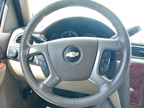 Used 2013 Chevrolet Avalanche LTZ AWD/4WD image 18