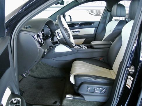 Used 2023 Bentley Bentayga AWD/4WD image 11