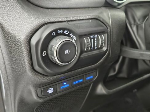 Used 2022 Jeep Wrangler Unlimited Sahara image 21