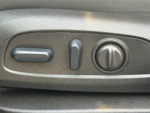 Used 2023 GMC Acadia SLE w/ Driver Convenience Package image 24