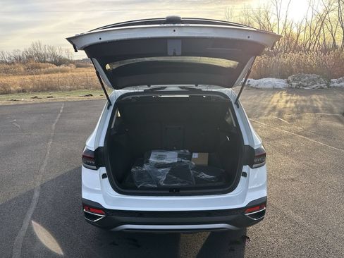 New 2026 Volkswagen Taos SE AWD/4WD image 22