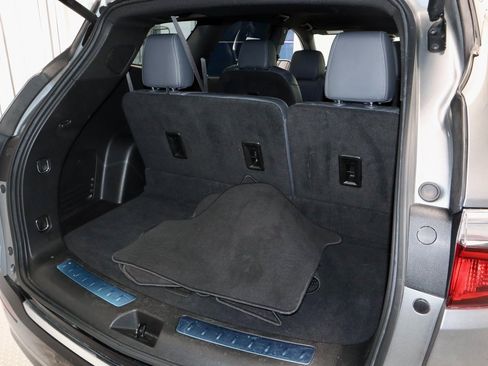 Used 2024 Buick Enclave Premium image 16