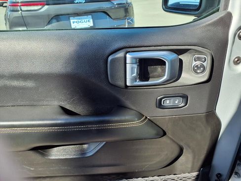 Used 2024 Jeep Wrangler Unlimited Sahara image 19