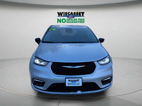 Used 2024 Chrysler Pacifica Touring-L FWD image 8