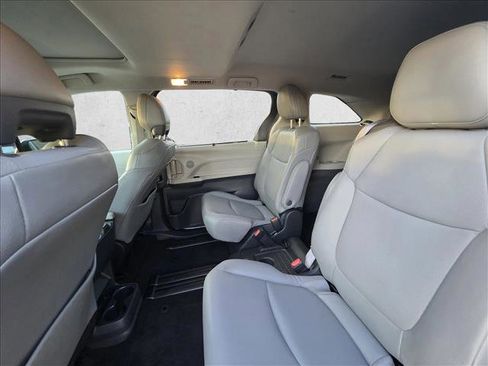 Used 2024 Toyota Sienna XLE image 17