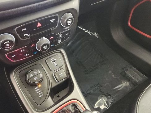 Used 2019 Jeep Compass Trailhawk w/ Cold Weather Group AWD/4WD image 17