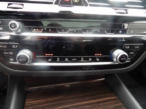 Used 2022 BMW 530i xDrive w/ Convenience Package image 18