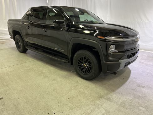 Certified 2025 Chevrolet Silverado EV LT AWD/4WD image 2