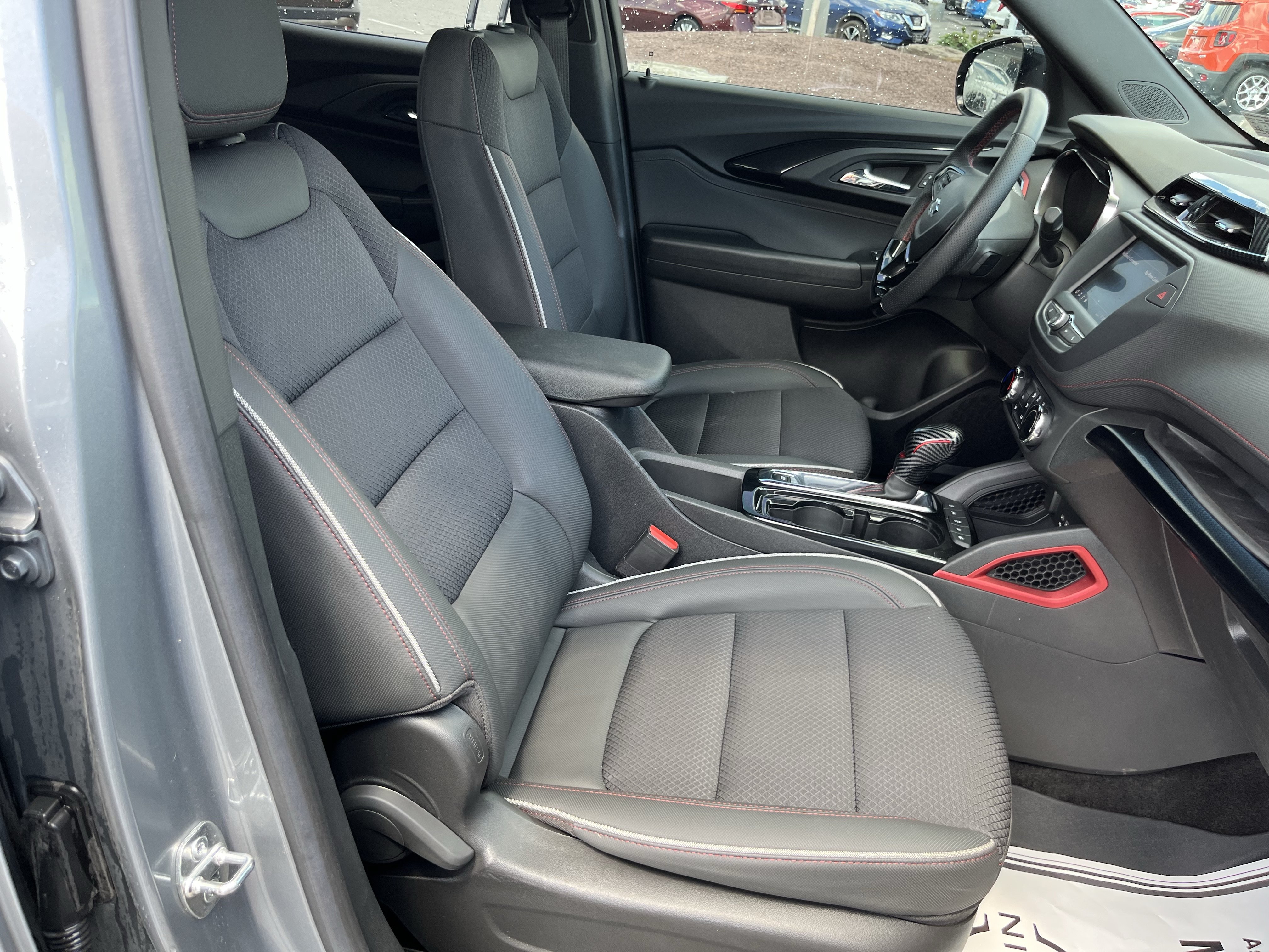 Used 2023 Chevrolet TrailBlazer RS FWD image 3