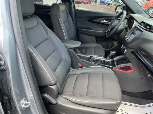 Used 2023 Chevrolet TrailBlazer RS FWD image 3