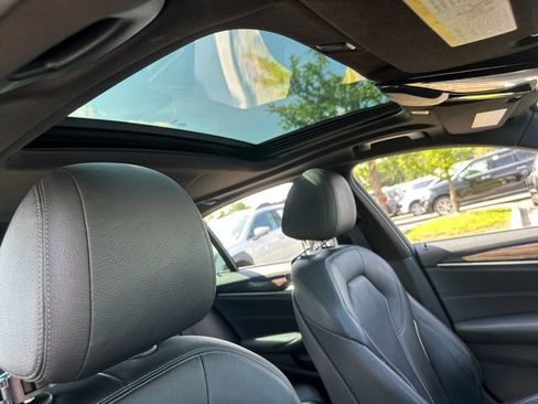 Used 2019 BMW 530e w/ Convenience Package RWD image 32