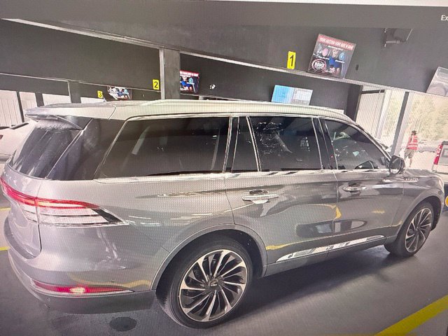 Used 2023 Lincoln Aviator Reserve w/ Equipment Group 201A RWD image 4