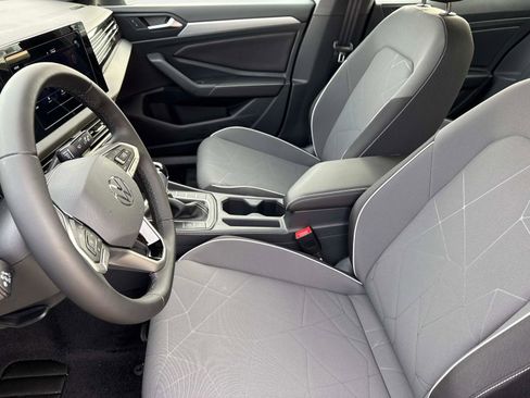 Used 2025 Volkswagen Jetta Sport image 20