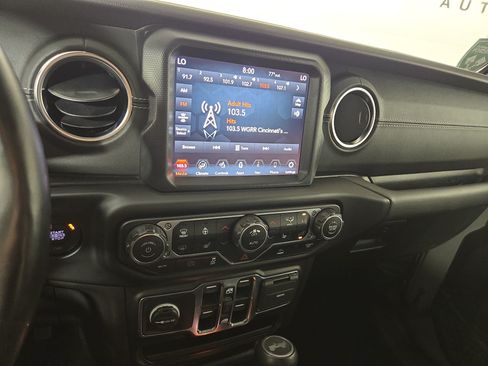 Used 2022 Jeep Wrangler Unlimited Sahara w/ Cold Weather Group AWD/4WD image 23
