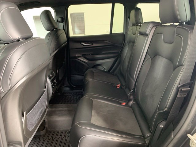 Used 2023 Jeep Grand Cherokee Altitude AWD/4WD image 7