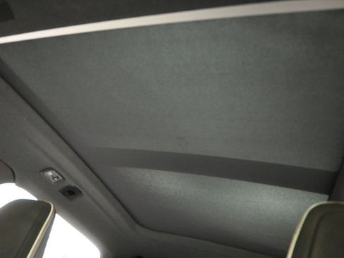 Used 2019 Volvo XC40 T5 R-Design image 40