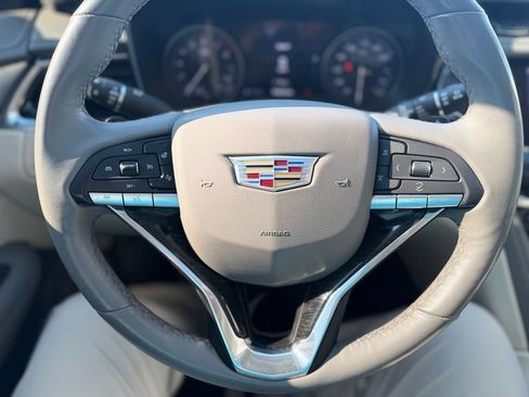 Used 2023 Cadillac XT6 Premium Luxury w/ Technology Package FWD image 12