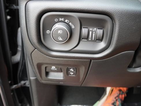 Used 2023 RAM 1500 Laramie AWD/4WD image 23