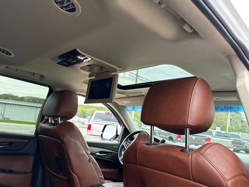 Used 2019 Cadillac Escalade Premium Luxury AWD/4WD image 2