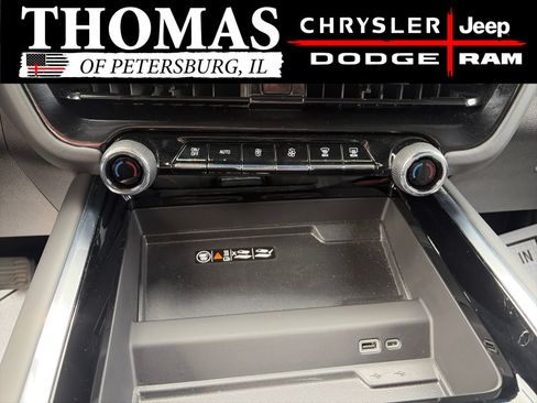 Used 2026 Chevrolet Suburban High Country AWD/4WD image 20