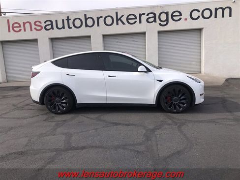 Used 2021 Tesla Model Y Performance AWD/4WD image 1
