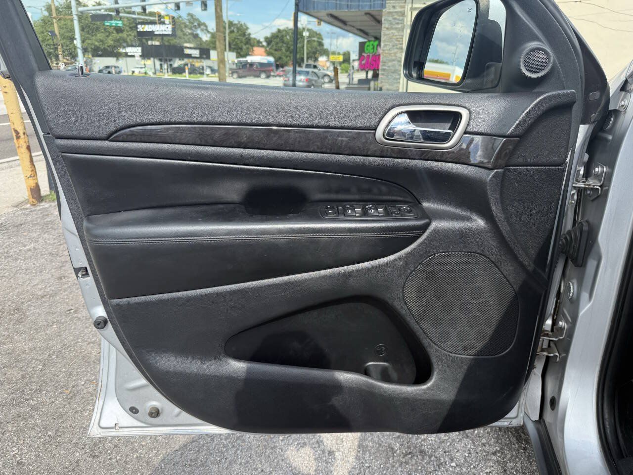 Used 2013 Jeep Grand Cherokee Laredo AWD/4WD image 11