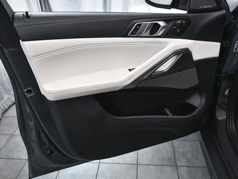 Used 2023 BMW X6 M50i w/ Executive Package image 9