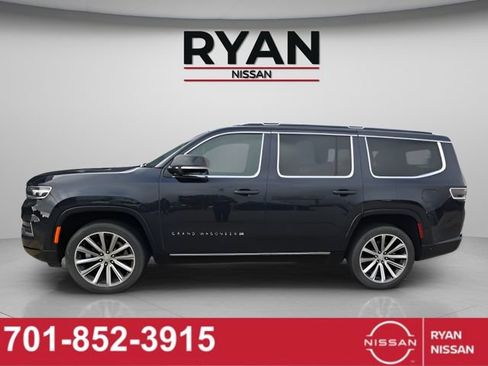 Used 2023 Jeep Grand Wagoneer Series II AWD/4WD image 6