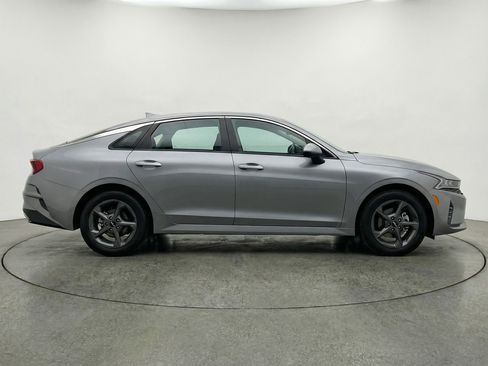 Used 2025 Kia K4 LXS image 11