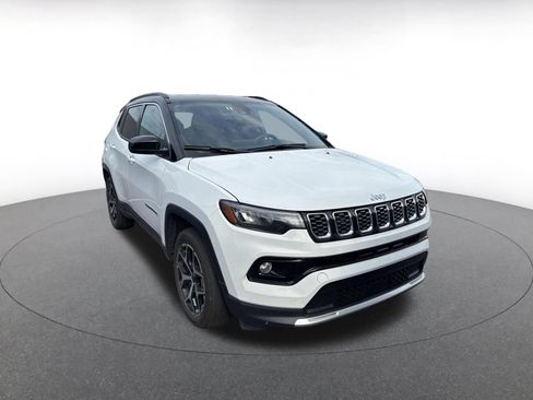 Used 2025 Jeep Compass Limited AWD/4WD image 2