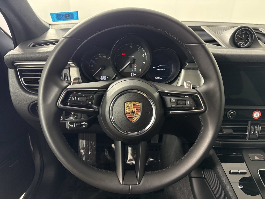 Certified 2025 Porsche Macan AWD/4WD image 35