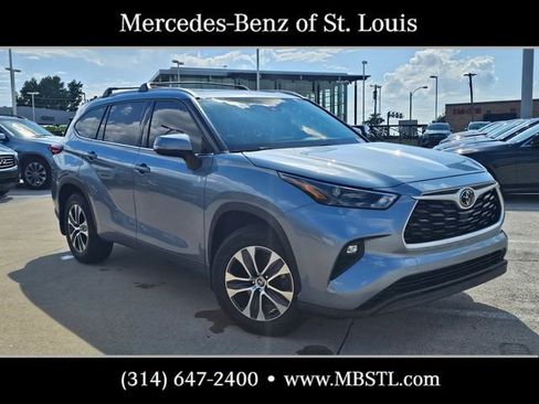 Used 2022 Toyota Highlander XLE FWD image 1