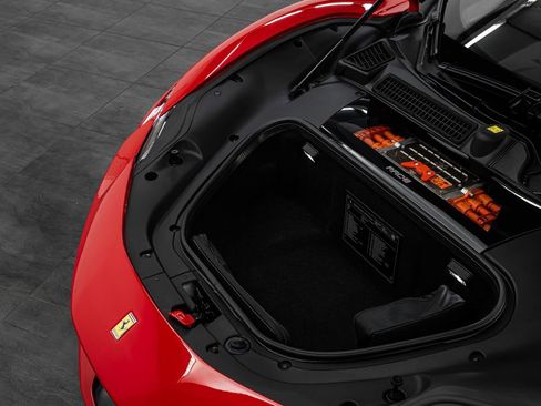 Used 2023 Ferrari SF90 Spider image 13