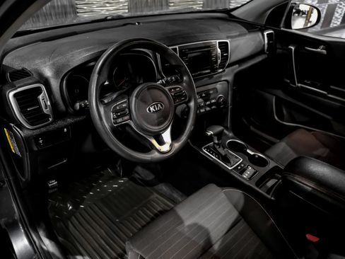 Used 2018 Kia Sportage LX image 3