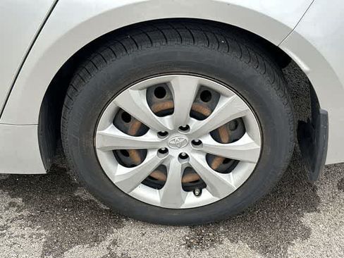 Used 2021 Toyota Corolla LE FWD image 5