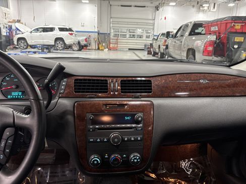 Used 2011 Chevrolet Impala LS image 15