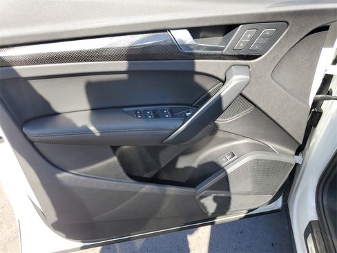 Used 2019 Audi SQ5 Prestige w/ Prestige Package image 17
