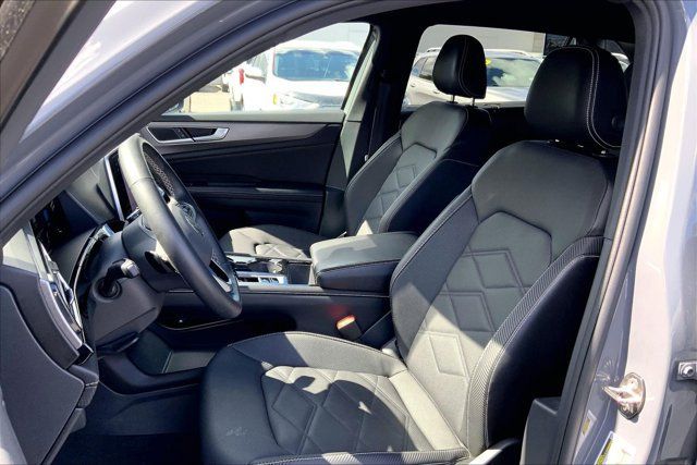 Used 2024 Volkswagen Atlas Cross Sport SE w/ Black Wheel Package AWD/4WD image 23