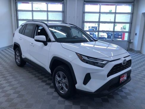 Used 2025 Toyota RAV4 XLE AWD/4WD image 37