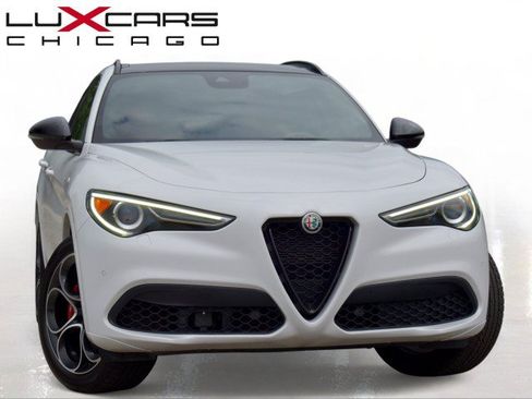 Used 2022 Alfa Romeo Stelvio Veloce AWD/4WD image 3