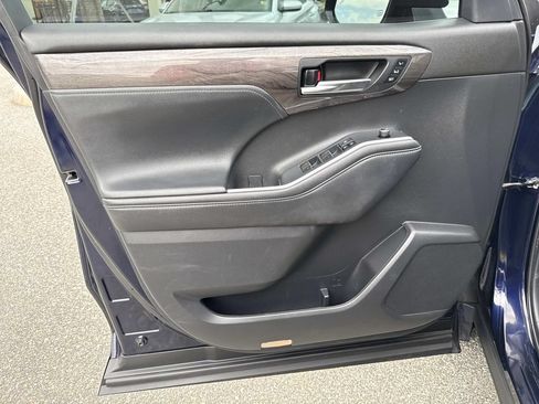 Used 2022 Toyota Highlander Limited FWD image 21
