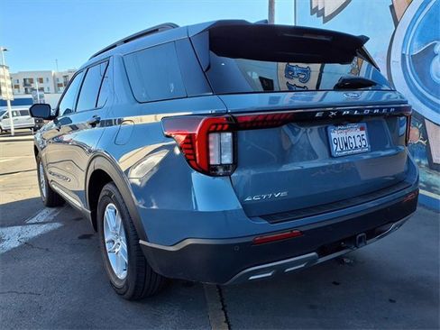 Used 2025 Ford Explorer Active w/ Active Comfort Package image 3