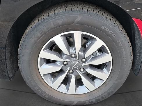 Used 2024 Chrysler Pacifica Limited FWD image 36