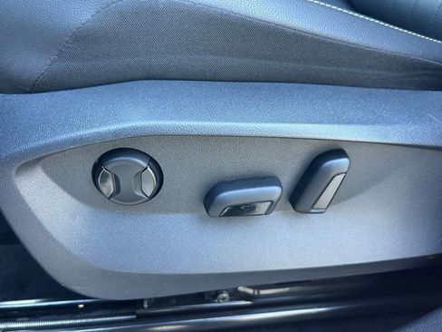 Used 2022 Volkswagen Tiguan SE image 47