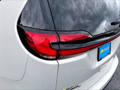 Used 2021 Chrysler Pacifica Touring w/ S Appearance Package FWD image 31