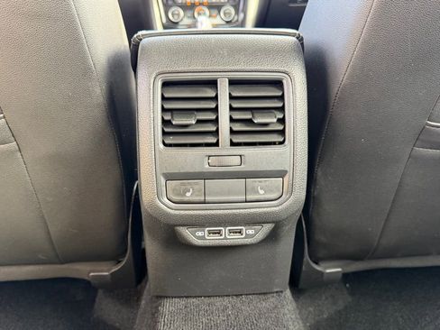 Used 2020 Volkswagen Passat 2.0T SEL image 32