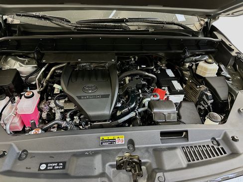 Used 2023 Toyota Highlander LE image 36
