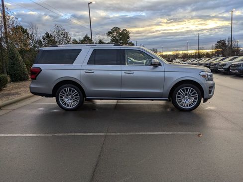 Used 2022 Ford Expedition Max Limited image 3